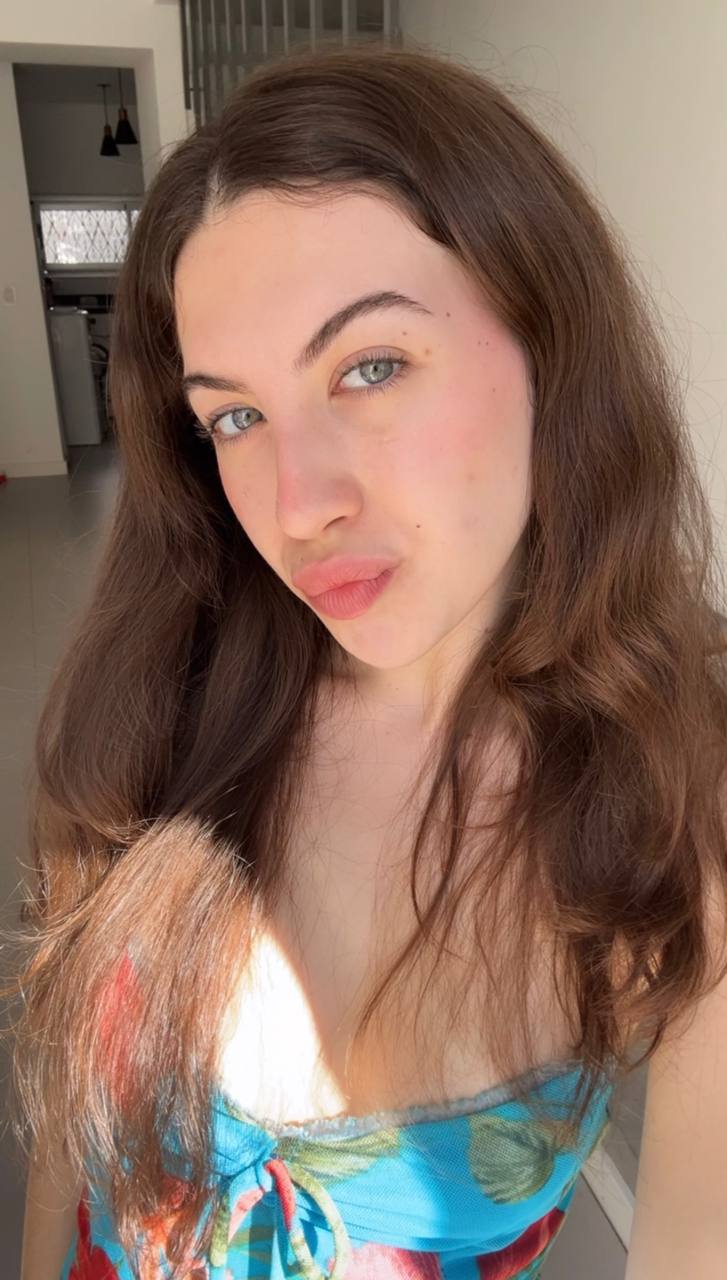 Nude girl Amber in Ribeiran-Pretu