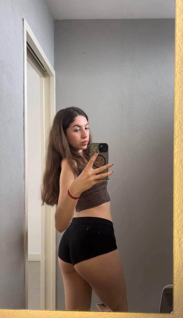 Amber in her underwear in Ribeiran-Pretu