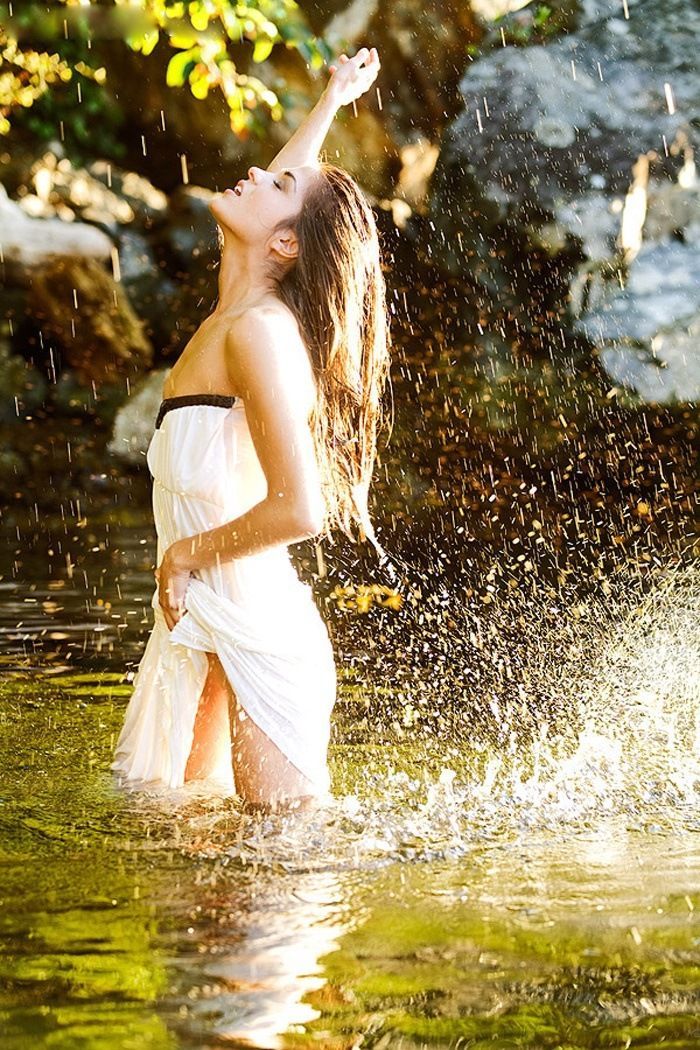 Marie Avgeropoulos in Ribeiran-Pretu