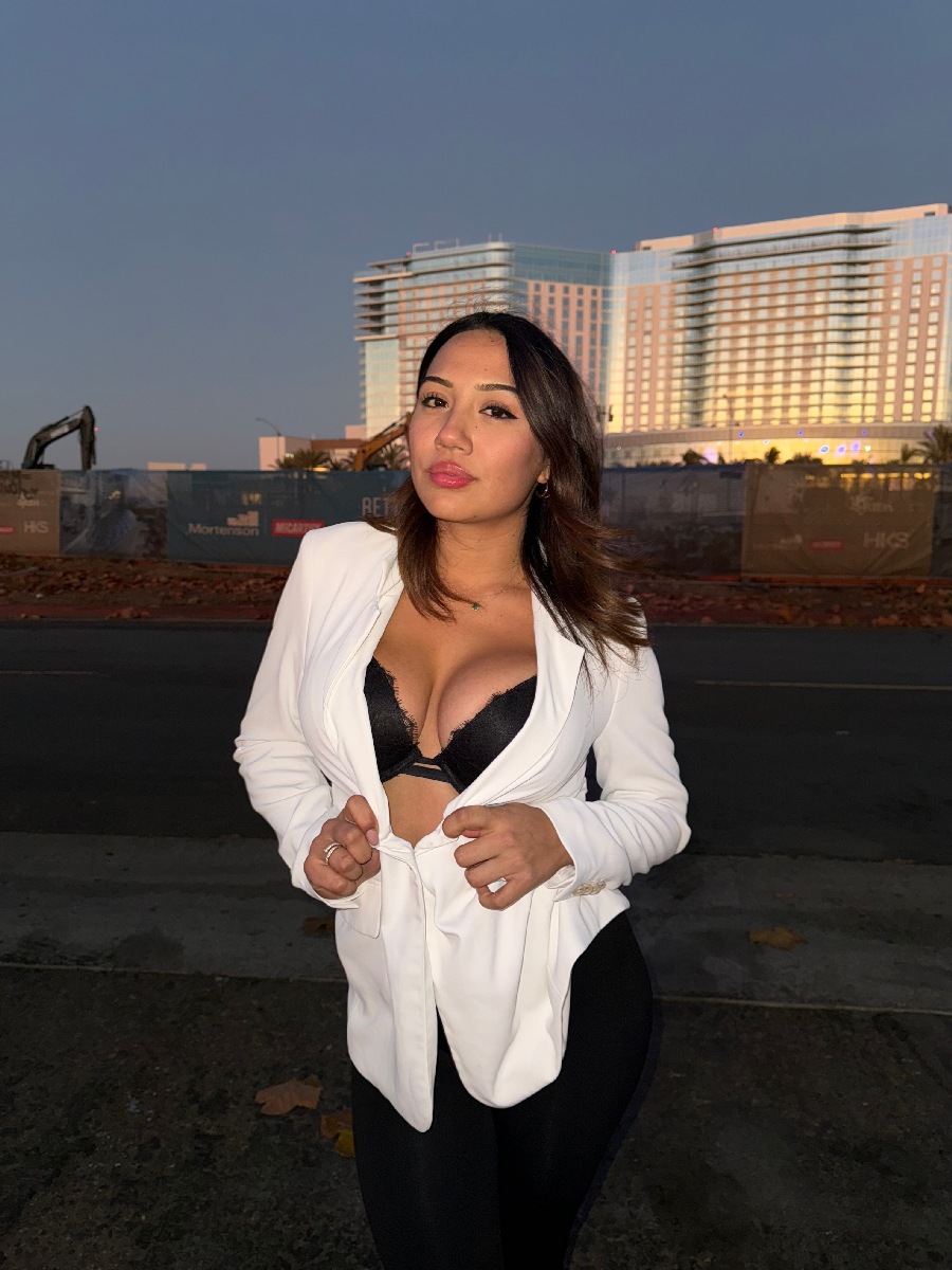 Take a pause and enjoy Ali Cruz — streaming from Ribeiran-Pretu