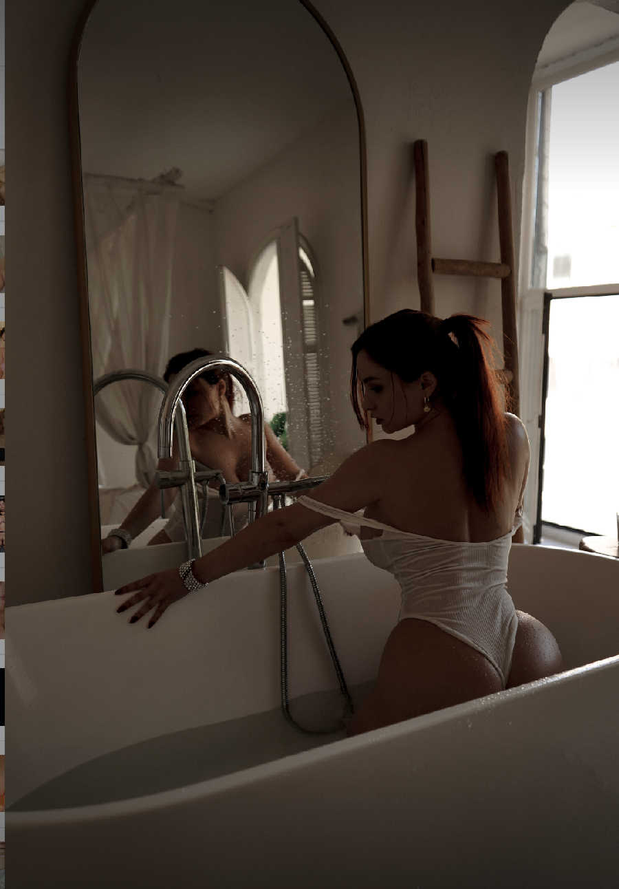 A playful frame from Miranda Faith nude — online in Ribeiran-Pretu