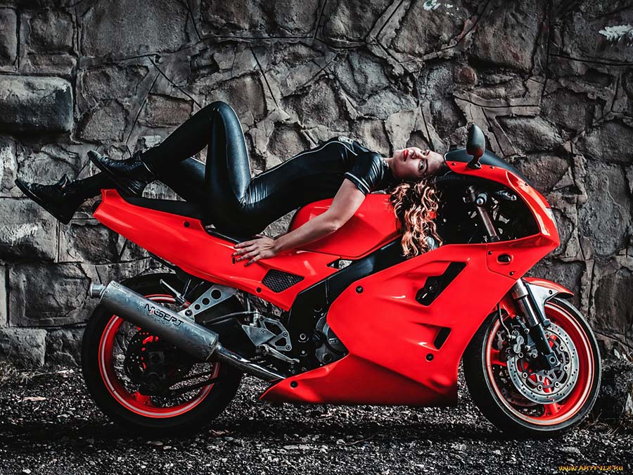 Beautiful girl Beautiful girls and motorcycles in Ribeiran-Pretu