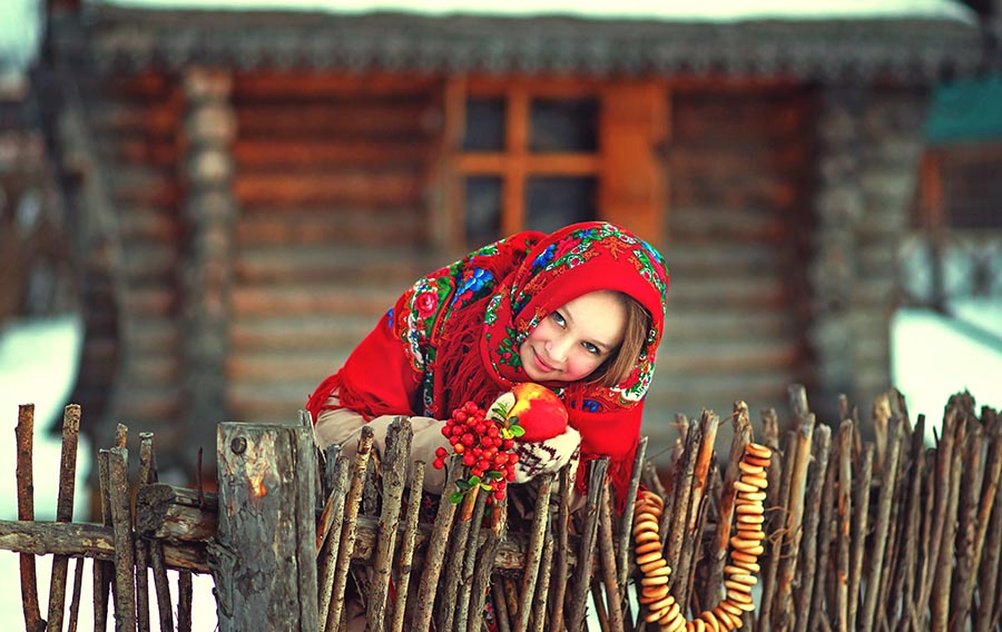 Sexy girl Women in Slavic costumes in Ribeiran-Pretu
