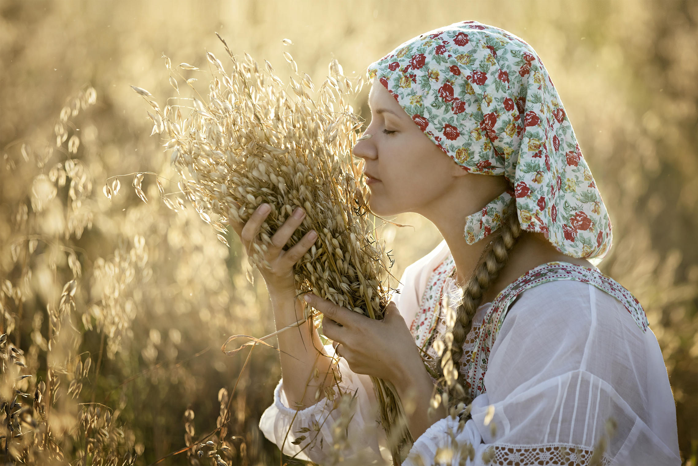 Photo Women in Slavic costumes in Ribeiran-Pretu
