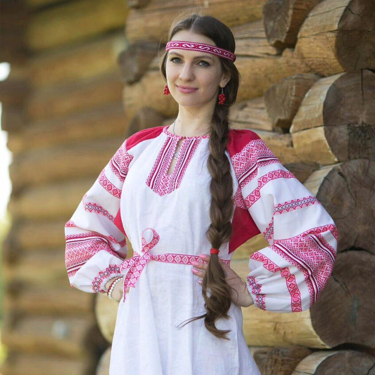 Girls in Slavic costumes in Ribeiran-Pretu
