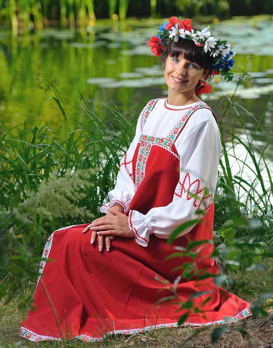 Beautiful girl Girls in Slavic costumes in Ribeiran-Pretu