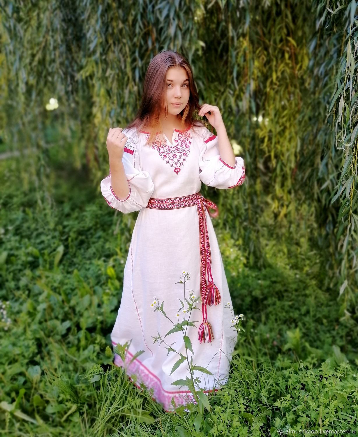 Girl Girls in Slavic costumes in Ribeiran-Pretu