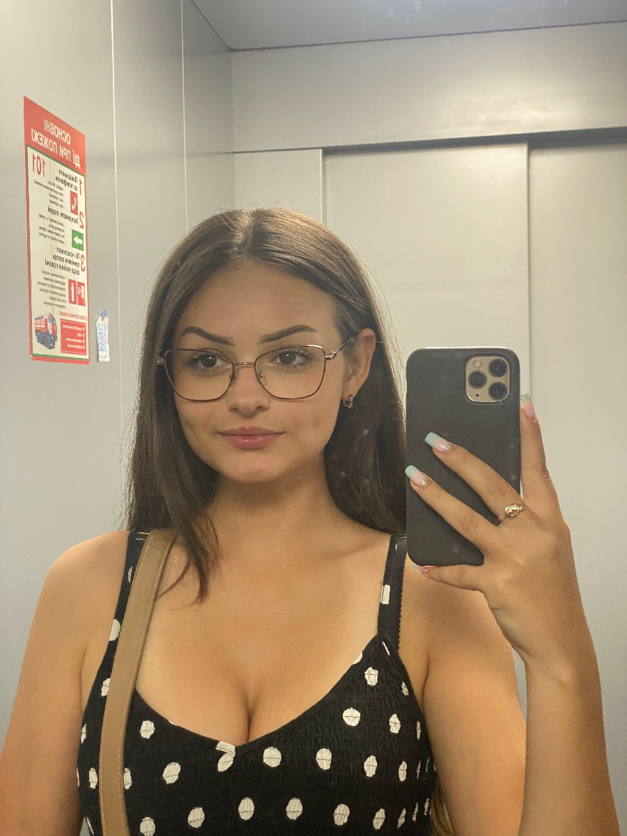 Sexy model Stacy in Ribeiran-Pretu